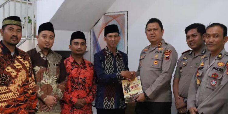 DPD LDII Kabupaten Jepara menerima kunjungan Kapolres Jepara yang baru, AKBP Hadi Kristanto pada Senin (26/1/2026). Silaturahim tersebut menjadi upaya penguatan komunikasi dan sinergi antarinstansi. Foto: LINES