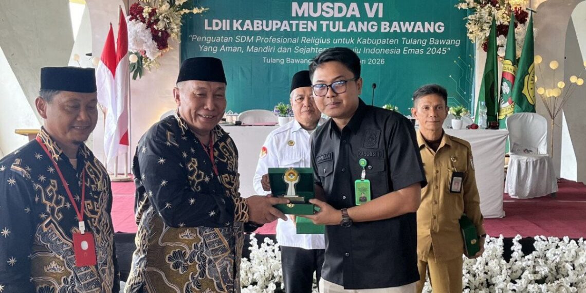 Kejaksaan Negeri Tulang Bawang memberikan materi penerangan hukum bagi peserta Musyawarah Daerah (Musda) VI LDII Tulang Bawang. Foto: LINES