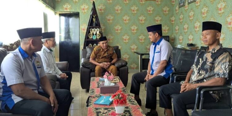 PC LDII Kecamatan Rasau Jaya silaturahim dengan Camat Rasau Jaya, Supratman. Foto: LINES.