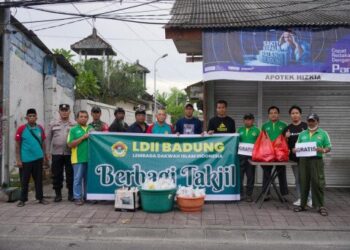 Salurkan Dana THR Pemkab, Warga LDII Badung Bagikan Ratusan Takjil