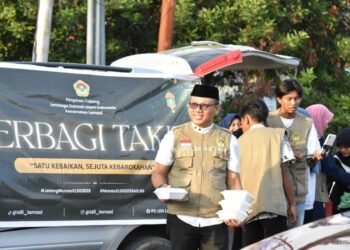 Semarak Ramadan, LDII Lamasi Berbagi 500 Takjil untuk Pengguna Jalan