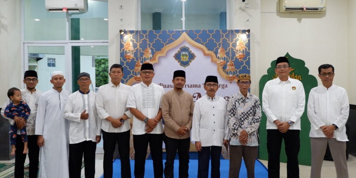Pimpinan Cabang (PC) LDII Pondok Gede menggelar kegiatan buka puasa bersama di Masjid Baitul A’laa, Bekasi, Jawa Barat, pada Minggu (1/3/2026). Foto: LINES