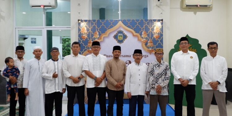 Pimpinan Cabang (PC) LDII Pondok Gede menggelar kegiatan buka puasa bersama di Masjid Baitul A’laa, Bekasi, Jawa Barat, pada Minggu (1/3/2026). Foto: LINES