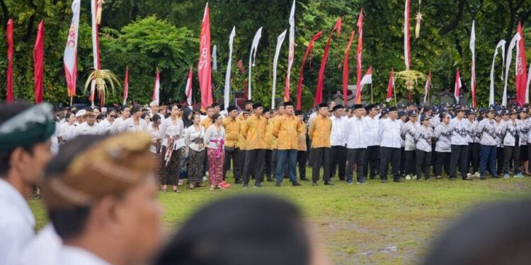 Ketua DPD LDII Kota Denpasar, Kafilari Rohimanto, beserta jajaran pengurus dan Dewan Penasihat DPD LDII Kota Denpasar, menghadiri upacara Peringatan Hari Ulang Tahun (HUT) Kota. Foto: LINES.