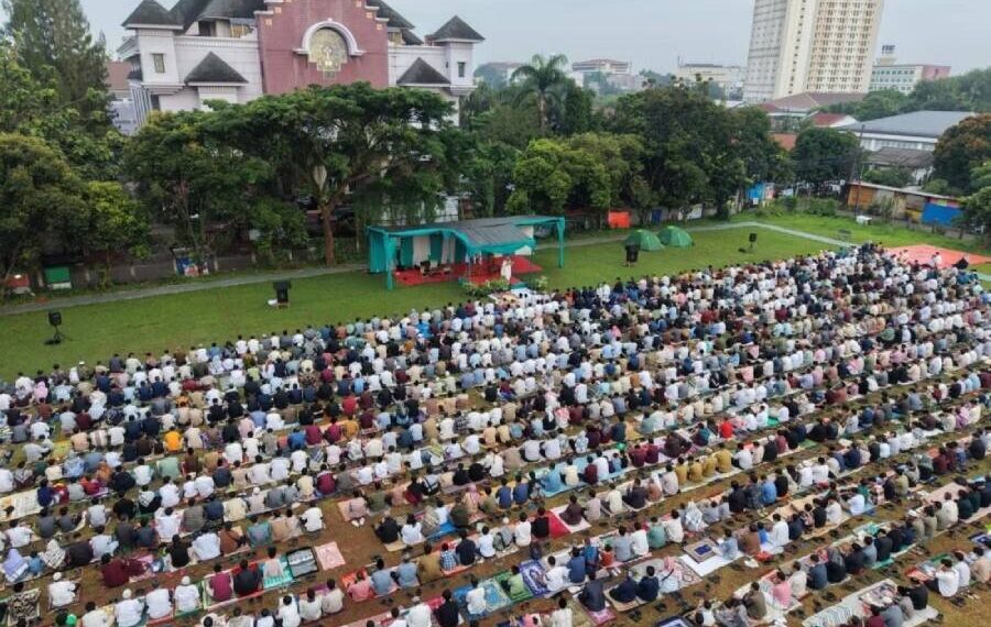 Selama tiga dekade, warga DPD LDII Kota Depok melaksanakan Salat Idul Fitri di halaman Lapangan Cornelis Chastelein. Foto: LINES.