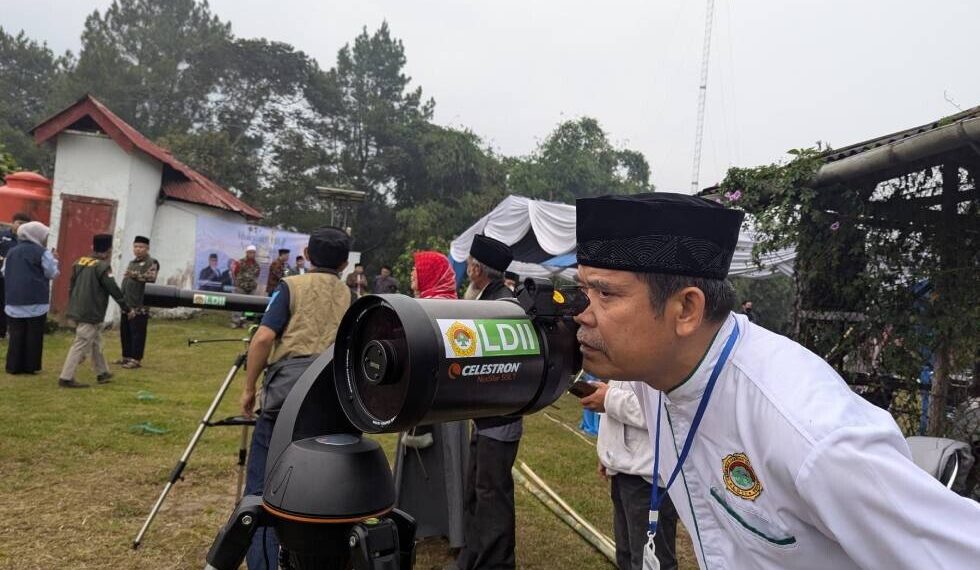 DPW LDII Jawa Barat melaksanakan rukyatul hilal di Bosscha, Lembang. Foto: LINES.