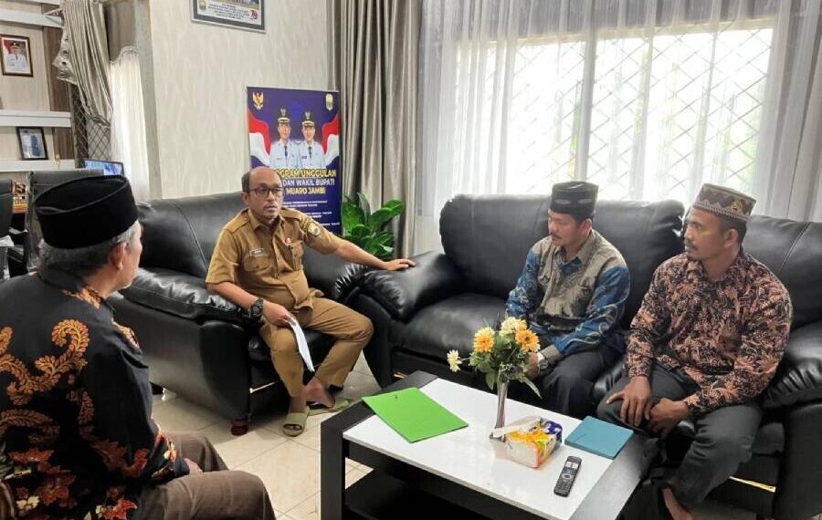 PC LDII Jambi Luar Kota (Jaluko) silaturahim dengan Camat dan KUA Jaluko. Foto: LINES.