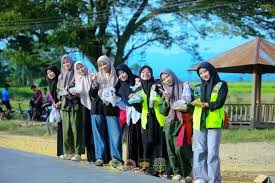 DPD LDII Kabupaten Kolaka Timur bagi takjil. Foto: LINES.