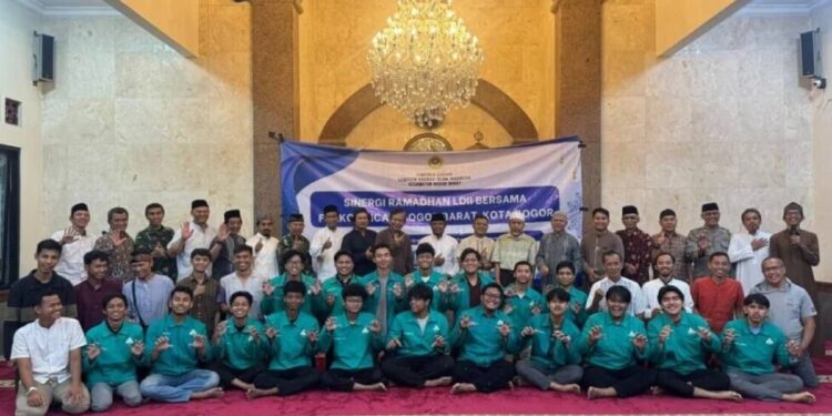 Pimpinan Cabang (PC) LDII Kecamatan Bogor Barat menggelar kegiatan tarawih bersama Forkopimcam. Foto: LINES.