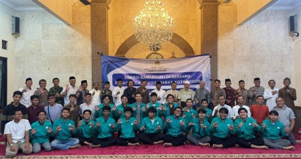 Pimpinan Cabang (PC) LDII Kecamatan Bogor Barat menggelar kegiatan tarawih bersama Forkopimcam. Foto: LINES.