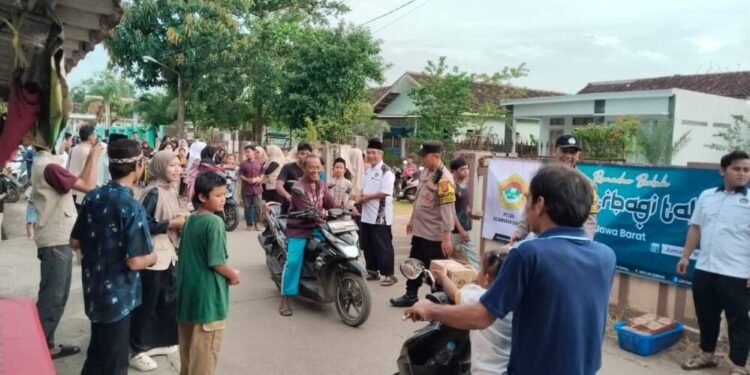 DPD) LDII Kabupaten Subang membagikan ribuan paket takjil gratis. Foto: LINES.