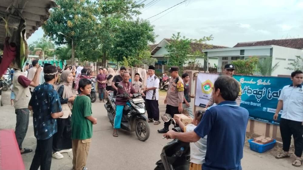 DPD) LDII Kabupaten Subang membagikan ribuan paket takjil gratis. Foto: LINES.