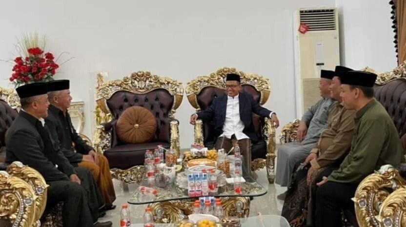 Pengurus DPW LDII Provinsi Sulawesi Barat bersama pengurus DPD LDII Kabupaten Polewali Mandar memenuhi undangan Bupati Polewali Mandar. Foto: LINES.