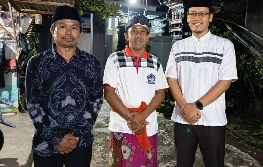 LDII Tabanan berkoordinasi dengan Kelian Adat Banjar Malkangin, I Komang Wijaya dalam menjaga Kamtibmas. Foto: LINES.