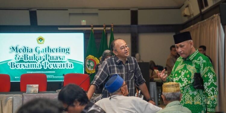 KH Chriswanto pada Senin (9/3/2026) saat berbincang dengan pewarta media nasional. Foto: LINES.