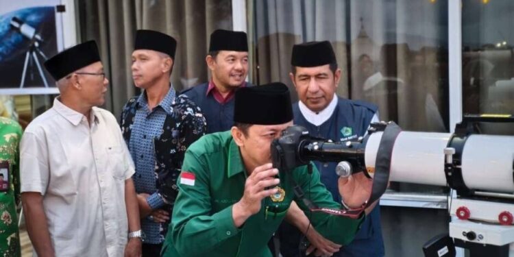 DPW LDII Sumatera Barat menurunkan tim rukyatul hilal penentuan 1 Syawal. Foto: LINES.