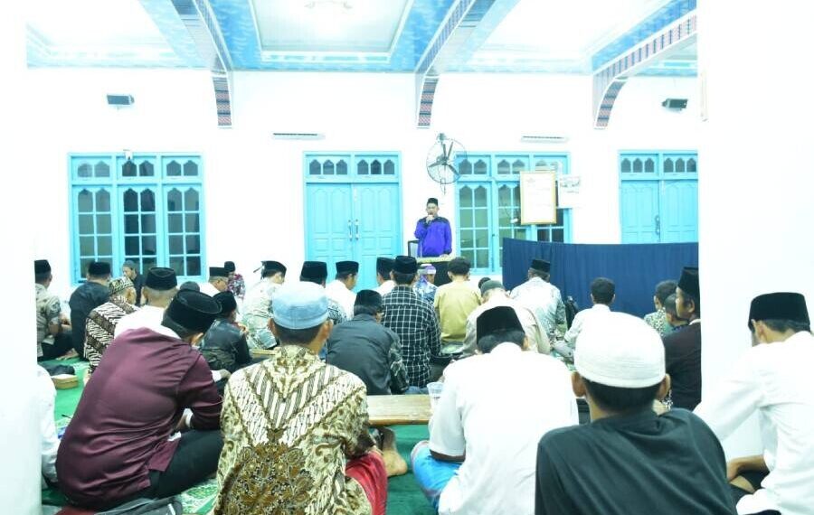 Ketua MUI Dayun, Ustaz Muhajir mengisi tausiah agama “Pengajian Akbar LDII Dayun”. Foto: LINES.