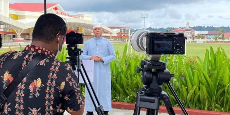 Ustadz LDII mengisi tausiyah di TVRI Papua Barat. Foto: LINES.