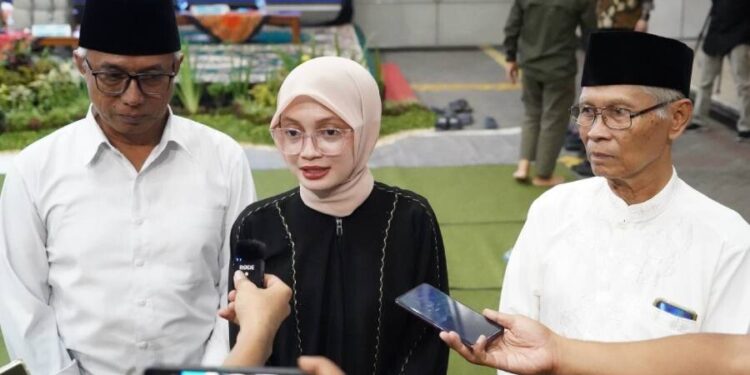 Wali Kota Kediri, Vinanda Prameswati dalam kegiatan Silaturrahim dan Buka Puasa Bersama yang digelar Pondok Pesantren (Ponpes) Wali Barokah. Foto: LINES.