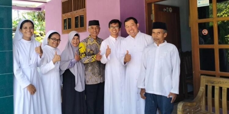 Suasana Idul Fitri 1447 Hijriah di Kabupaten Kebumen terasa semakin hangat dengan hadirnya semangat toleransi lintas agama. Foto: LINES