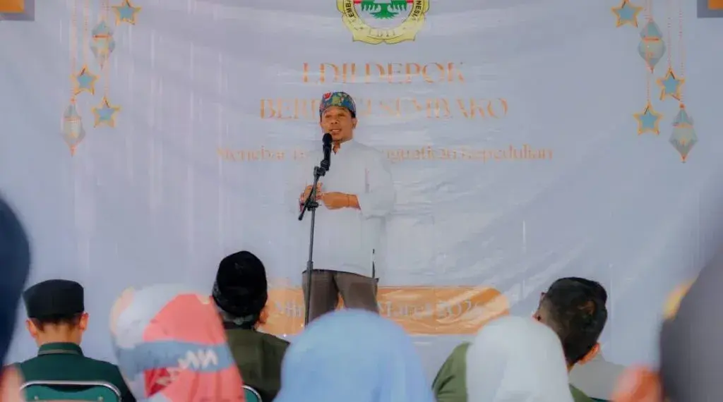 DPD LDII Depok kembali membagikan paket sembako kepada masyarakat di sekitar Masjid Baitul Faqih, Cilodong, Depok, pada Minggu (15/3/2026). Foto: LINES