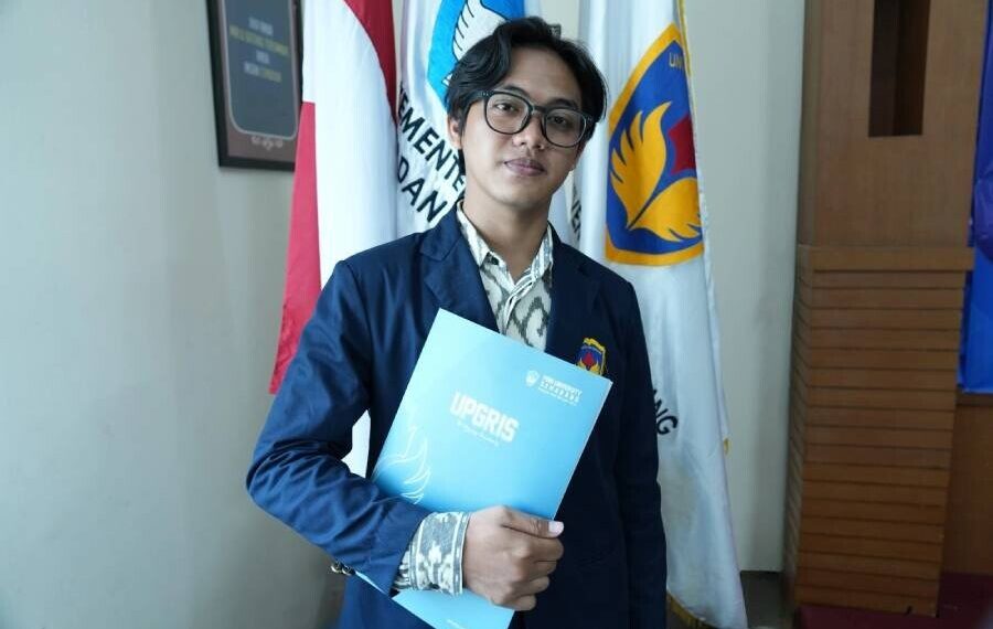 Mahasiswa Fakultas Teknik dan Informatika Universitas PGRI Semarang, Abdillah Fathan, membuat karya ilmiah berbasis potensi lokal dan meraih juara. Foto: LINES.