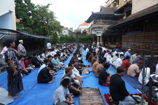 LDII Bali menggelar salat Idul Fitri. Foto: LINES.