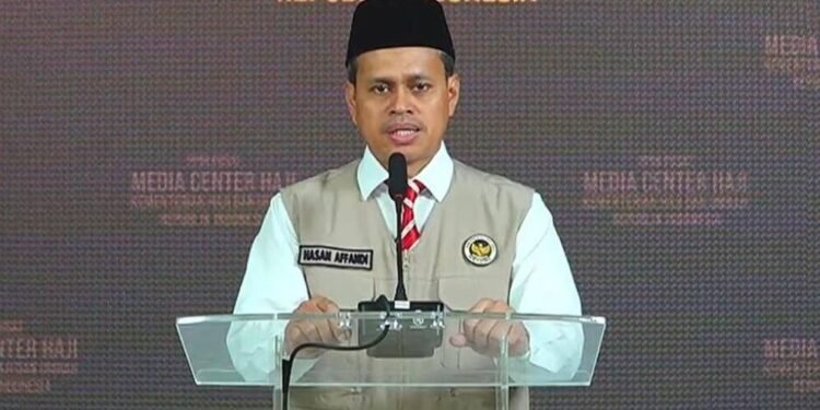 Kepala Biro Humas Kemenhaj RI Moh Hasan Afandi memberi keterangan mengenai kronologi tabrakan bus rombongan haji Indonesia. Foto: LINES.