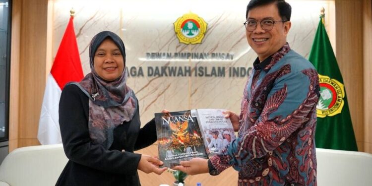 Direktur Bisnis KB Bank Syariah Santi Aji Yuniasih, menjelaskan peluang kerja sama dengan DPP LDII. Foto: LINES.