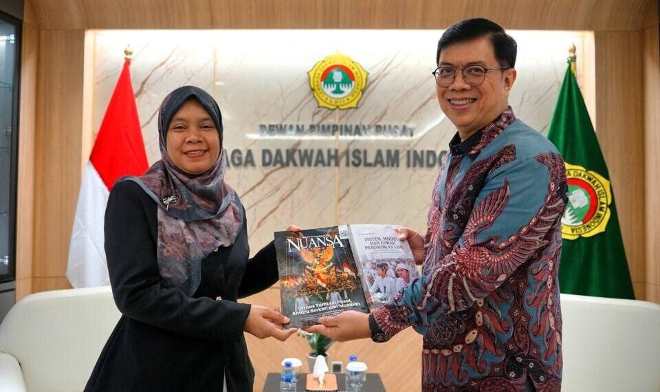 Direktur Bisnis KB Bank Syariah Santi Aji Yuniasih, menjelaskan peluang kerja sama dengan DPP LDII. Foto: LINES.