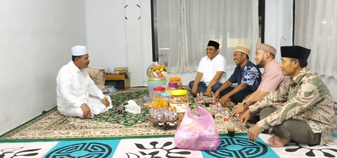DPW LDII Banten silaturrahim dengan Ketua Umum MUI Banten KH A. Bazari Syam di Pondok Pesantren Al-Wahdah, Jawilan, Kabupaten Serang, Banten. Foto: LINES