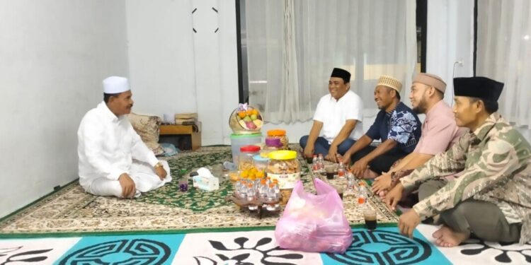 DPW LDII Banten silaturrahim dengan Ketua Umum MUI Banten KH A. Bazari Syam di Pondok Pesantren Al-Wahdah, Jawilan, Kabupaten Serang, Banten. Foto: LINES