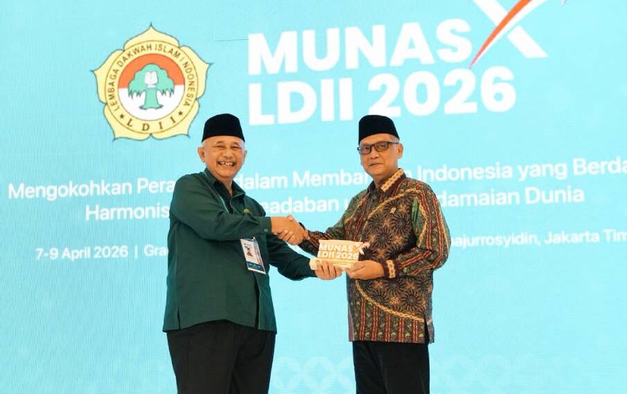 Menteri Haji dan Umrah RI KH Irfan Yusuf bersama Ketua Umum DPP LDII KH Chriswanto Santoso di gelaran Munas X LDII 2026. Foto: LINES.
