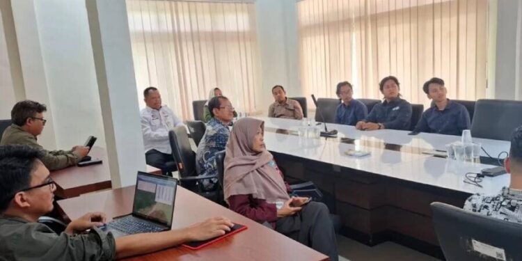 DPW LDII Kepulauan Bangka Belitung silaturahim dengan Balai Pengelolaan Daerah Aliran Sungai dan Rehabilitasi Hutan membahas penghijauan. Foto: LINES.