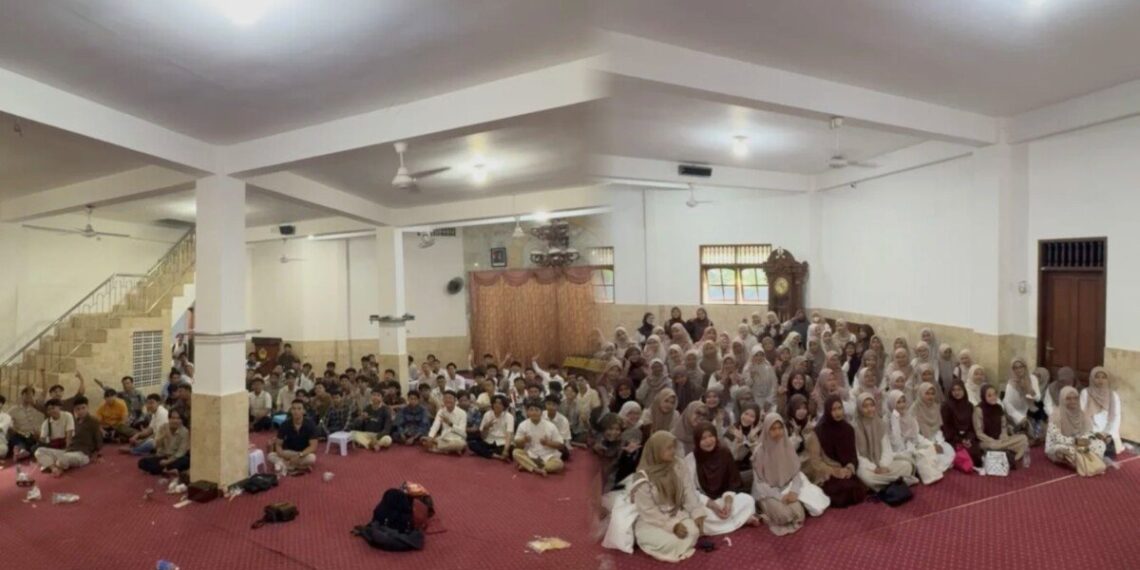 Pemuda LDII Bali mengikuti ngaji dan halal bihalal Silaturrahim Syawal. Foto: LINES.