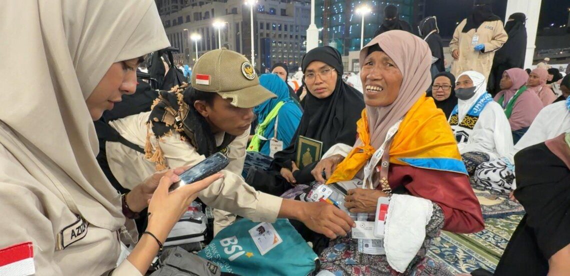 Titin Sumarni, seorang jemaah haji Embarkasi PDG 13 asal Tanah Datar, Sumatera Barat. Foto: LINES