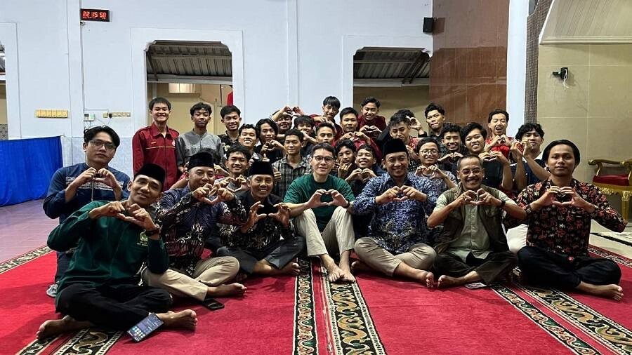 Ben Kasyafani mengunjungi santri dan mahasiswa Pondok Pesantren Syafiurrohman, naungan DPD LDII Kabupaten Jember. Foto: LINES.