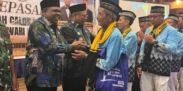 Pemerintah Kabupaten Manokwari resmi melepas jamaah calon haji. Foto: LINES.