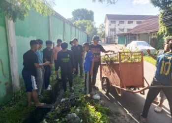 Ponpes Tawakkal Jambi Ikut Gotong Royong Serentak, Santri Turun Langsung Bersihkan Lingkungan