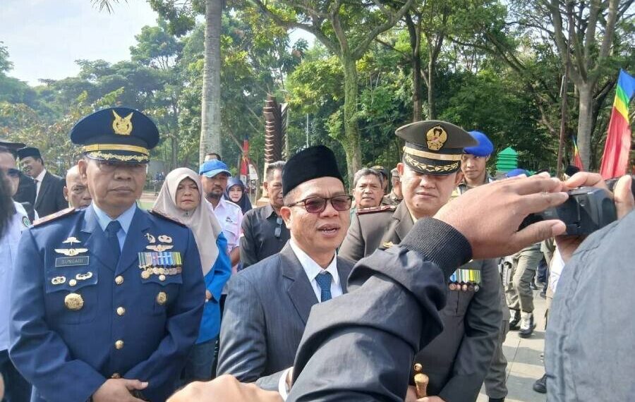 DPD LDII Kabupaten Bandung menghadiri upacara pengibaran bendera di Lapangan Upakarti. Foto: LINES.