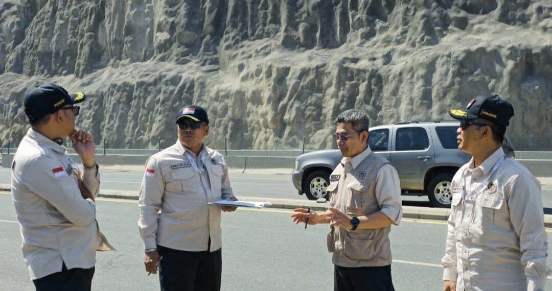 Satgas Armuzna meninjau Arafah untuk memastikan markas, kesiapan sarana prasarana dan layanan bagi jemaah jelang puncak ibadah haji, Senin (3/5/2026). Foto: MCH 2026