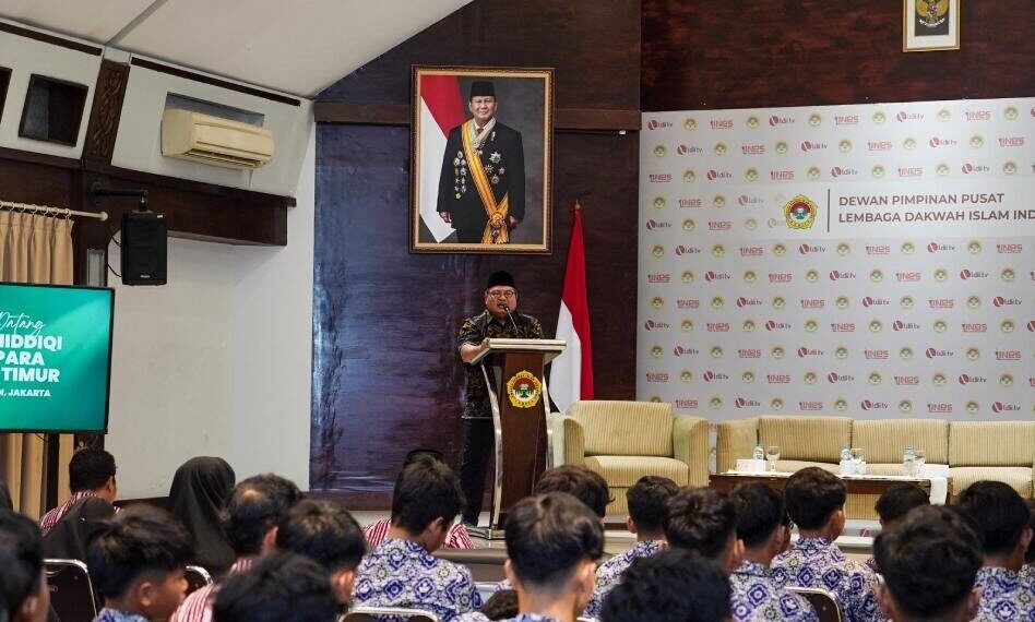 Ketum DPP LDII menyambut kunjungan SMP Al-Shidiqie Way Jepara, Lampung Timur. Foto: LINES.