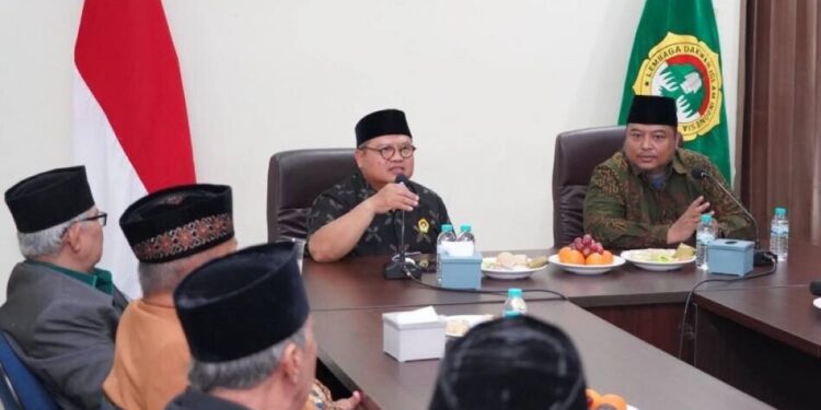 Ketua Umum DPP LDII, Dody Taufiq Wijaya, bersama jajaran pengurus DPP berkonsolidasi di LDII Jawa Timur. Foto: LINES.