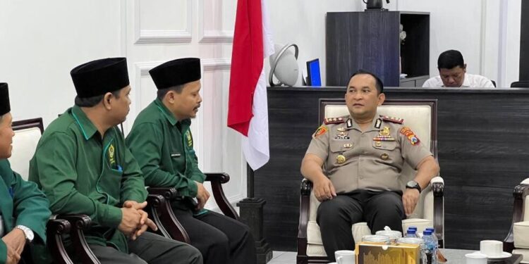 Kapolres Lumajang menerima kunjungan jajaran pengurus DPD LDII Kabupaten Lumajang. Foto: LINES.
