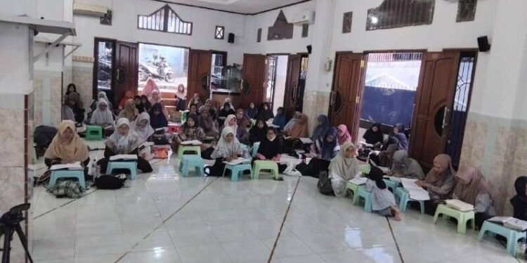 DPD LDII Manokwari menggelar pengajian rutin khusus putri. Foto: LINES.