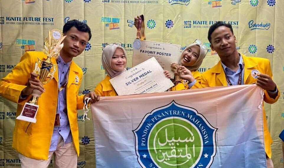 Delegasi mahasiswa Universitas Tidar yang juga merupakan santri Pondok Pesantren Mahasiswa Sabilul Muttaqin Magelang, Jawa Tengah. Foto: LINES.