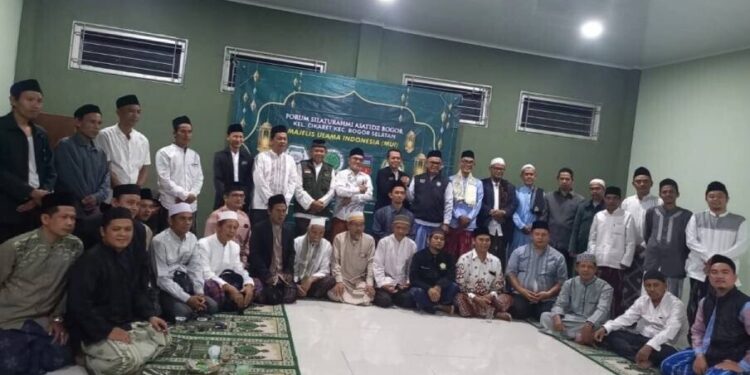 Pengurus PAC LDII Kecamatan Cikaret menghadiri Forum Silaturahim Asatidz yang diselenggarakan MUI Kelurahan Cikaret. Foto: LINES.