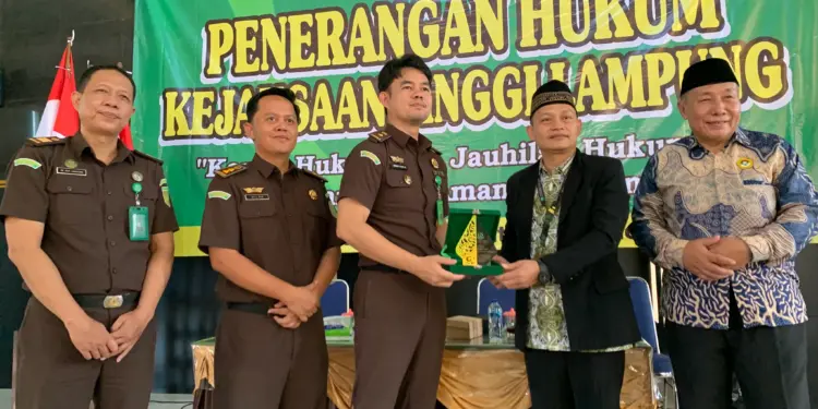 DPW LDII Lampung berkolaborasi dengan Kejaksaan Tinggi (Kejati) Lampung menghelat penyuluhan hukum dengan tema “Kenali Hukum dan Jauhilah Hukuman untuk Kehidupan Aman dan Damai”. Foto: LINES
