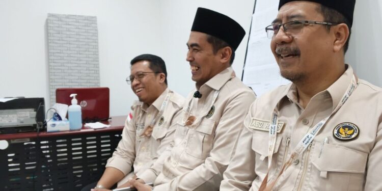 Menurut Jaenal tak hanya dari DPR RI, pelayanan petugas Indonesia di Bir Ali juga menarik perhatian jemaah maupun petugas dari negara lain. Jumat (8/5/2026). Foto: MCH 2026