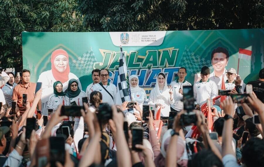 Warga LDII bersama ribuan peserta mengikuti Jalan Sehat Merah Putih yang digelar Pemprov Jatim. Foto: LINES.